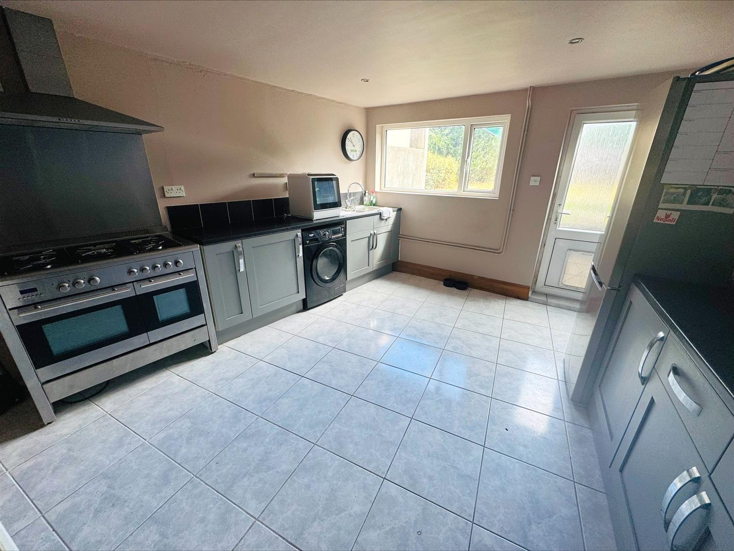 Globe Row, Llanelli, SA14 8PA